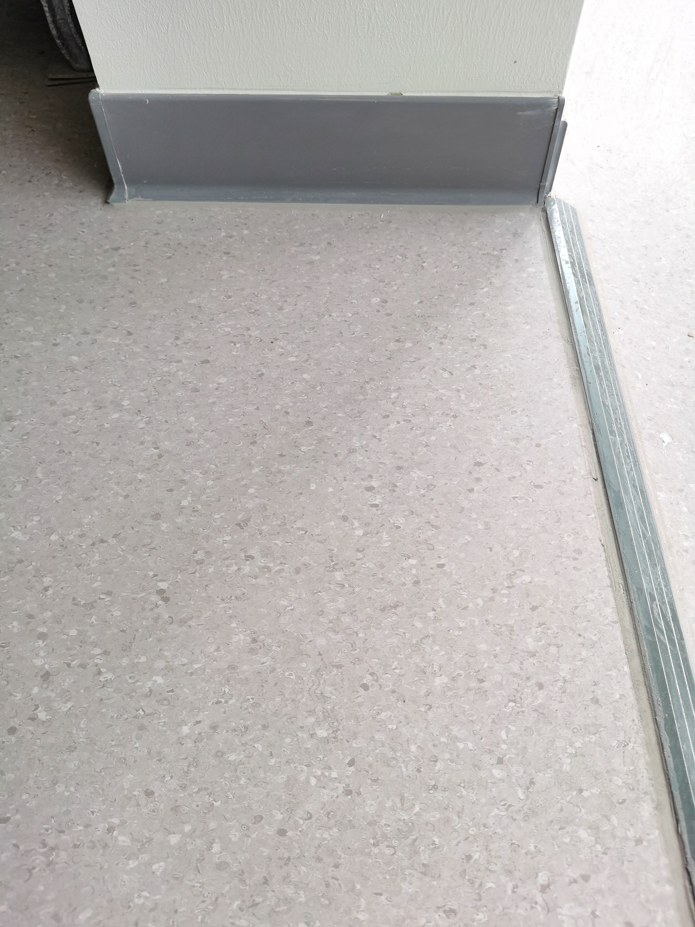 金年会同质透心地板